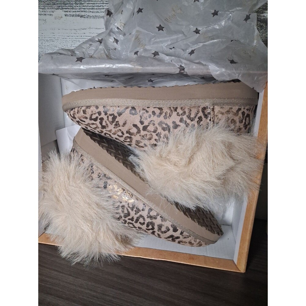 Very G women's SZ 6 Frost fuzzy ankle boot taupe